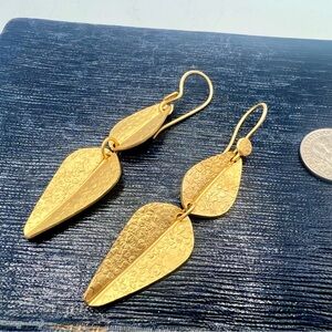 New Roost Brand Textured Brass Leaf Gold Tone Earrings Dangles Closeout Stock